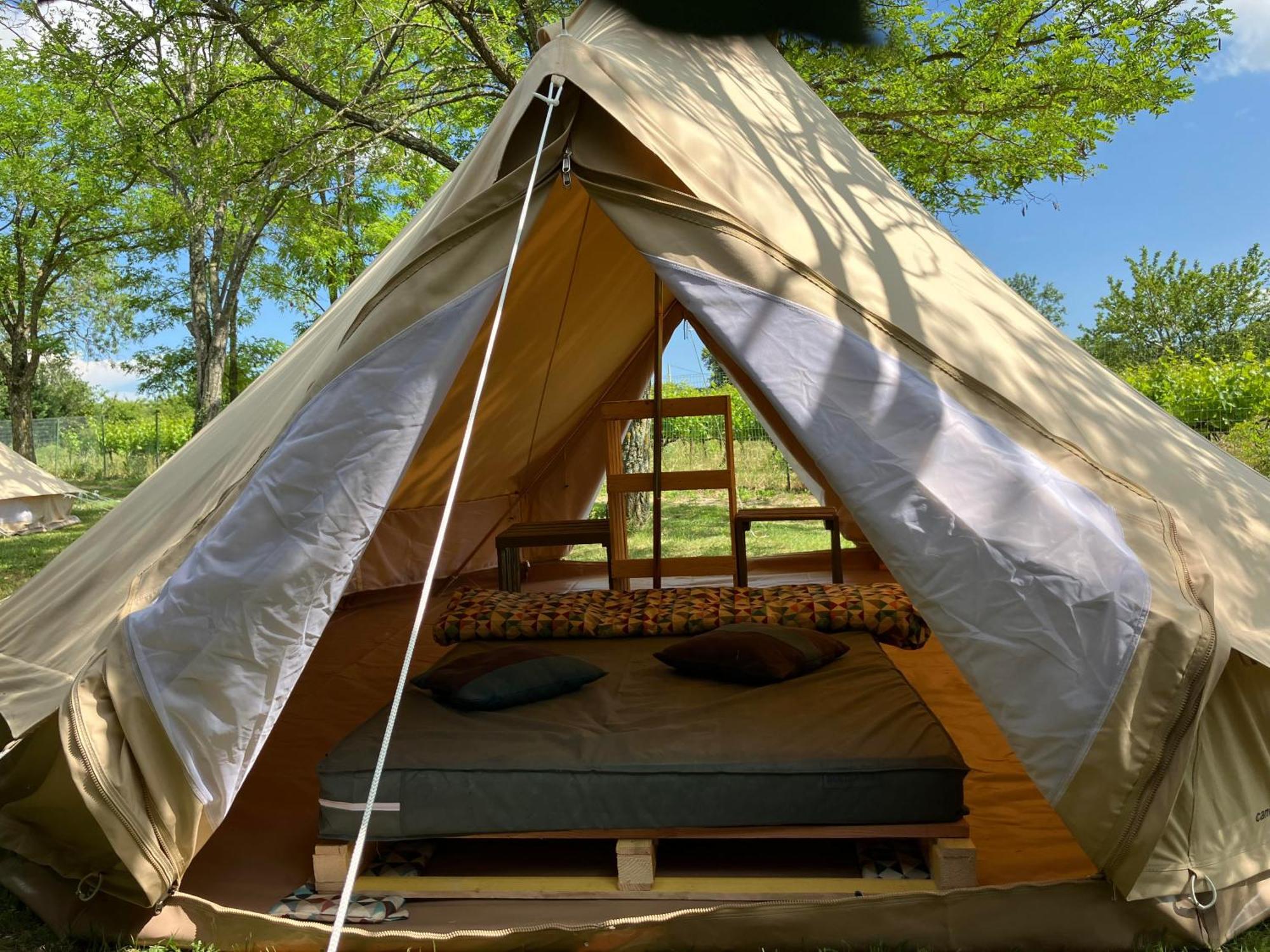 Camping Carrefour De L'Ardeche Saint-Remeze Exterior photo